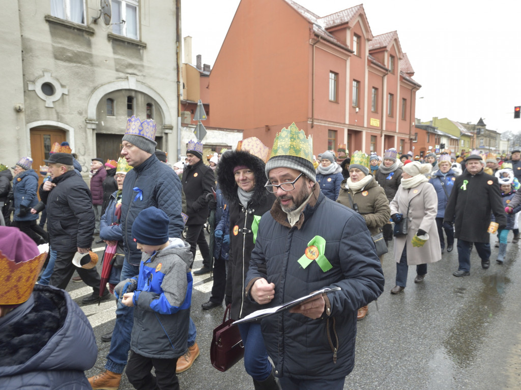 Ulicami Ostrzeszowa przeszedł Orszak Trzech Króli (fotoreportaż Grzegorza Kosmali)