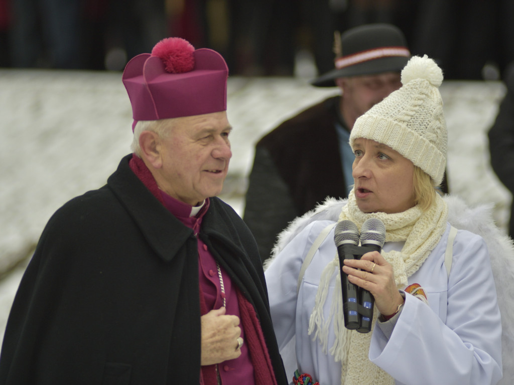 Ulicami Ostrzeszowa przeszedł Orszak Trzech Króli (fotoreportaż Grzegorza Kosmali)