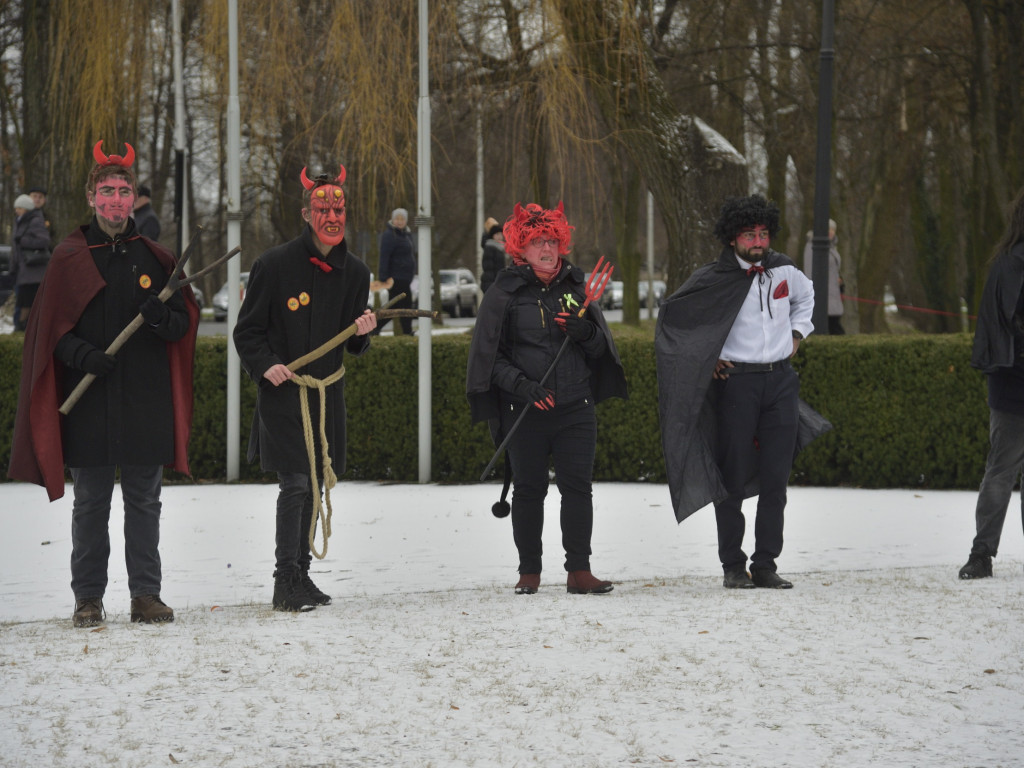Ulicami Ostrzeszowa przeszedł Orszak Trzech Króli (fotoreportaż Grzegorza Kosmali)