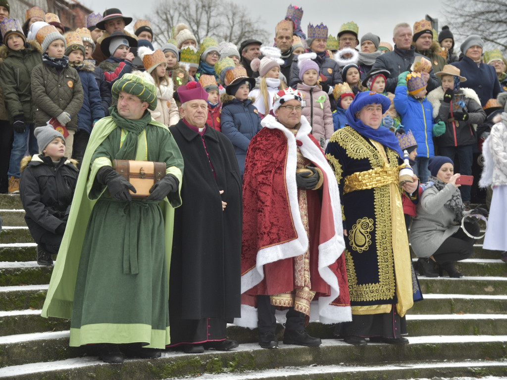 Ulicami Ostrzeszowa przeszedł Orszak Trzech Króli (fotoreportaż Grzegorza Kosmali)