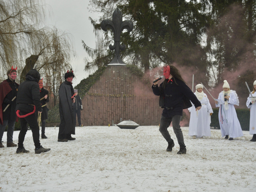 Ulicami Ostrzeszowa przeszedł Orszak Trzech Króli (fotoreportaż Grzegorza Kosmali)
