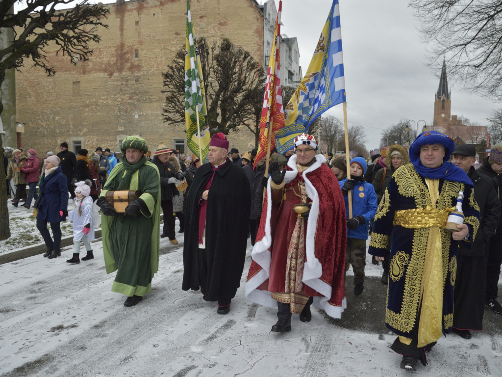 Ulicami Ostrzeszowa przeszedł Orszak Trzech Króli (fotoreportaż Grzegorza Kosmali)