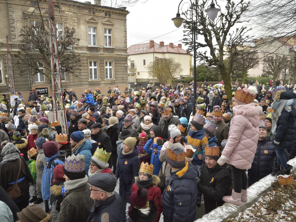 Ulicami Ostrzeszowa przeszedł Orszak Trzech Króli (fotoreportaż Grzegorza Kosmali)
