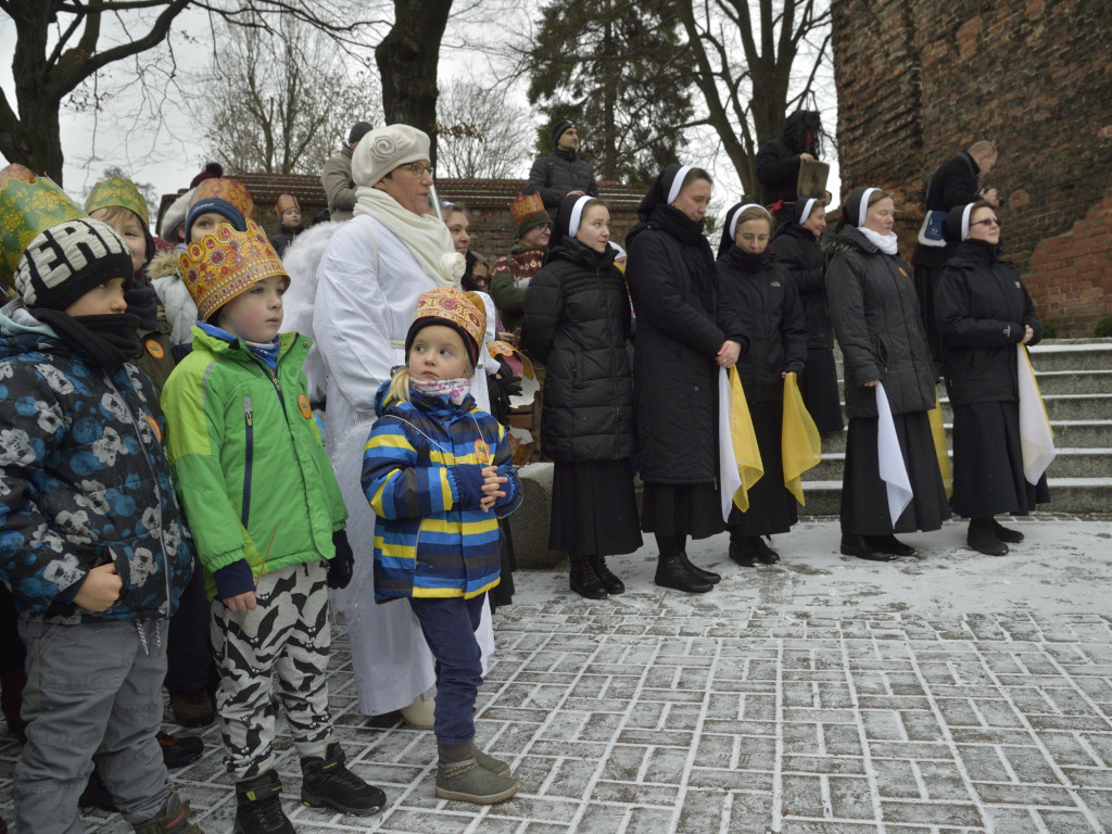 Ulicami Ostrzeszowa przeszedł Orszak Trzech Króli (fotoreportaż Grzegorza Kosmali)