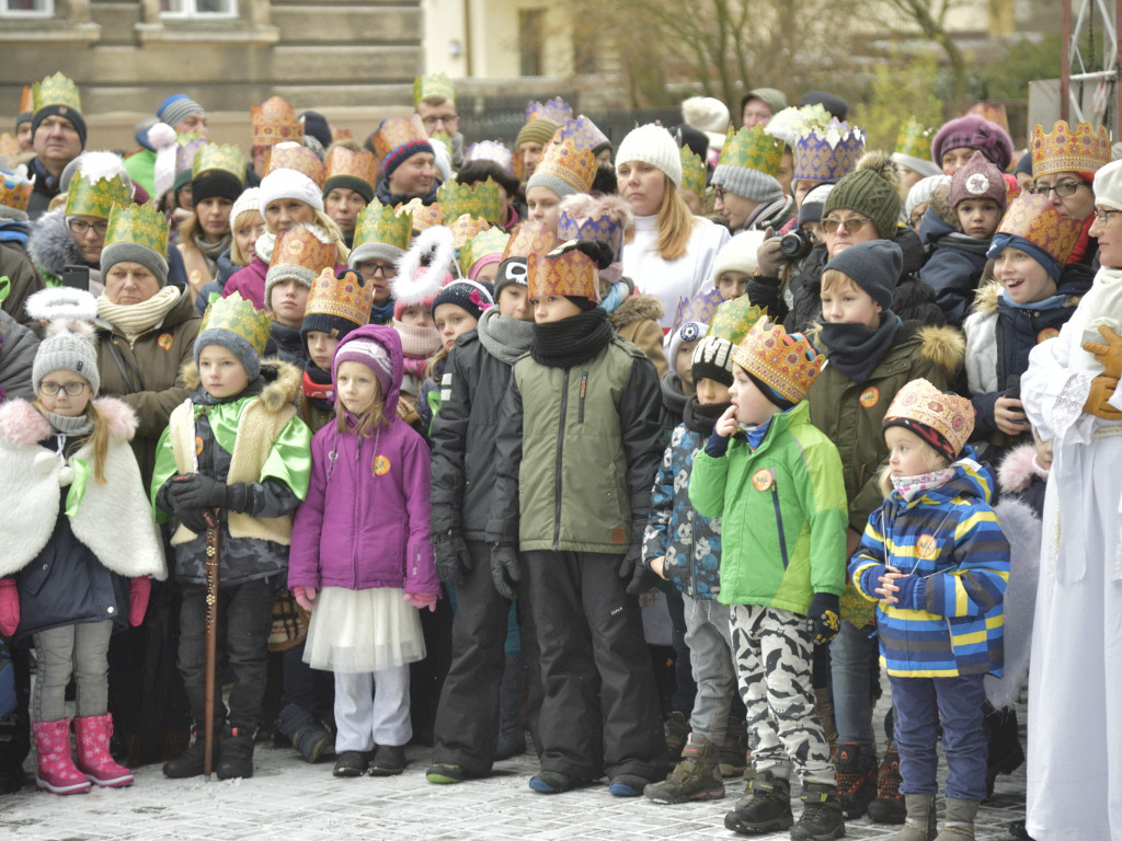 Ulicami Ostrzeszowa przeszedł Orszak Trzech Króli (fotoreportaż Grzegorza Kosmali)