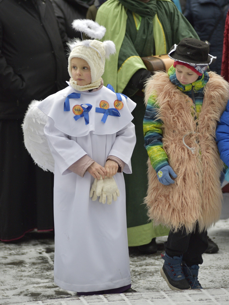 Ulicami Ostrzeszowa przeszedł Orszak Trzech Króli (fotoreportaż Grzegorza Kosmali)