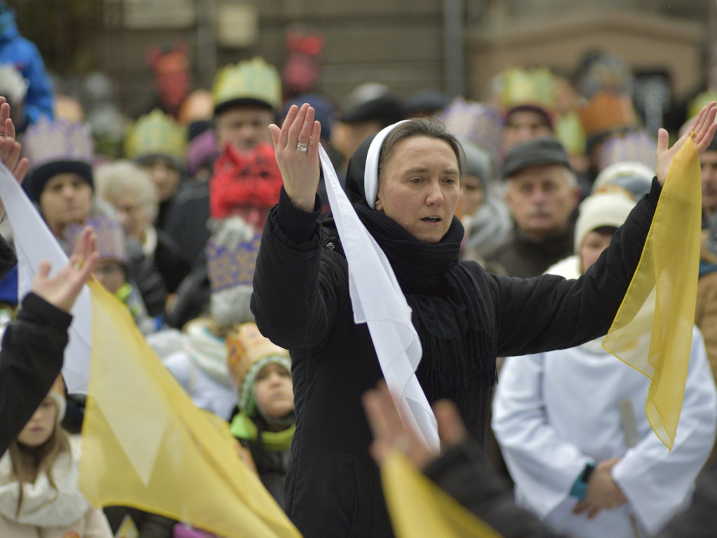 Ulicami Ostrzeszowa przeszedł Orszak Trzech Króli (fotoreportaż Grzegorza Kosmali)
