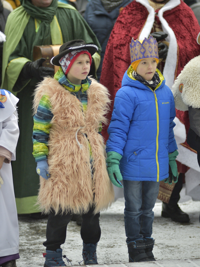 Ulicami Ostrzeszowa przeszedł Orszak Trzech Króli (fotoreportaż Grzegorza Kosmali)