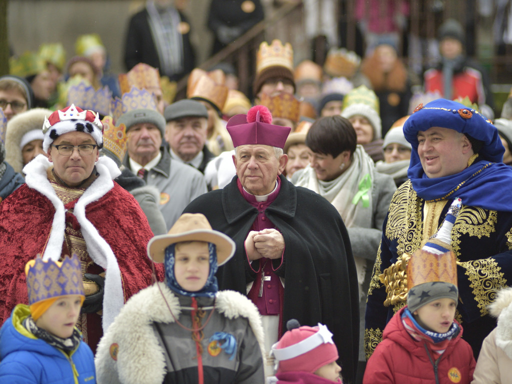 Ulicami Ostrzeszowa przeszedł Orszak Trzech Króli (fotoreportaż Grzegorza Kosmali)