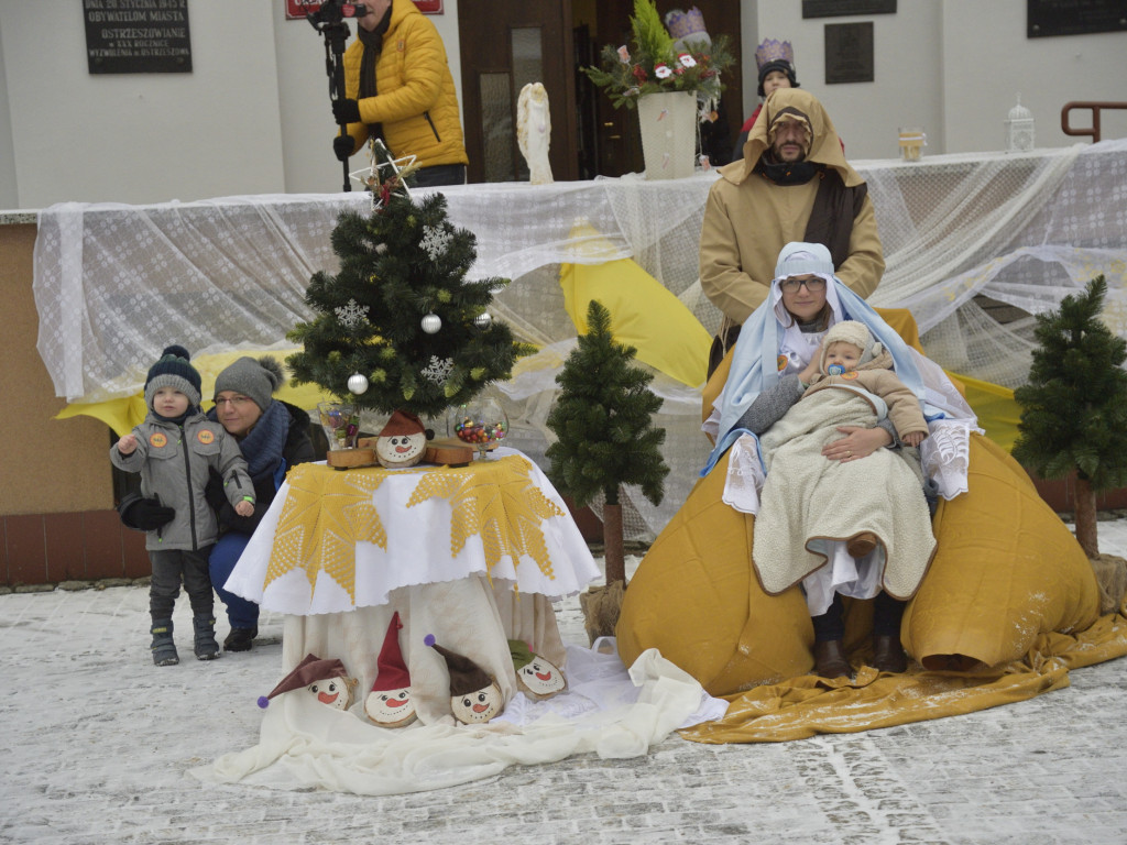 Ulicami Ostrzeszowa przeszedł Orszak Trzech Króli (fotoreportaż Grzegorza Kosmali)