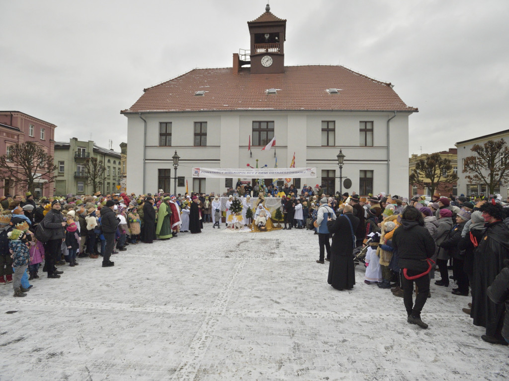 Ulicami Ostrzeszowa przeszedł Orszak Trzech Króli (fotoreportaż Grzegorza Kosmali)