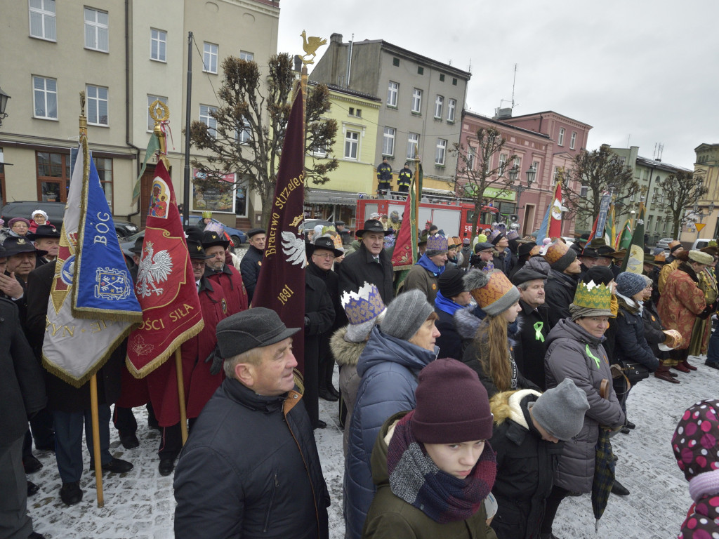Ulicami Ostrzeszowa przeszedł Orszak Trzech Króli (fotoreportaż Grzegorza Kosmali)