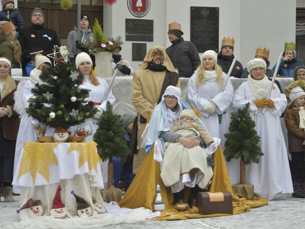Ulicami Ostrzeszowa przeszedł Orszak Trzech Króli (fotoreportaż Grzegorza Kosmali)