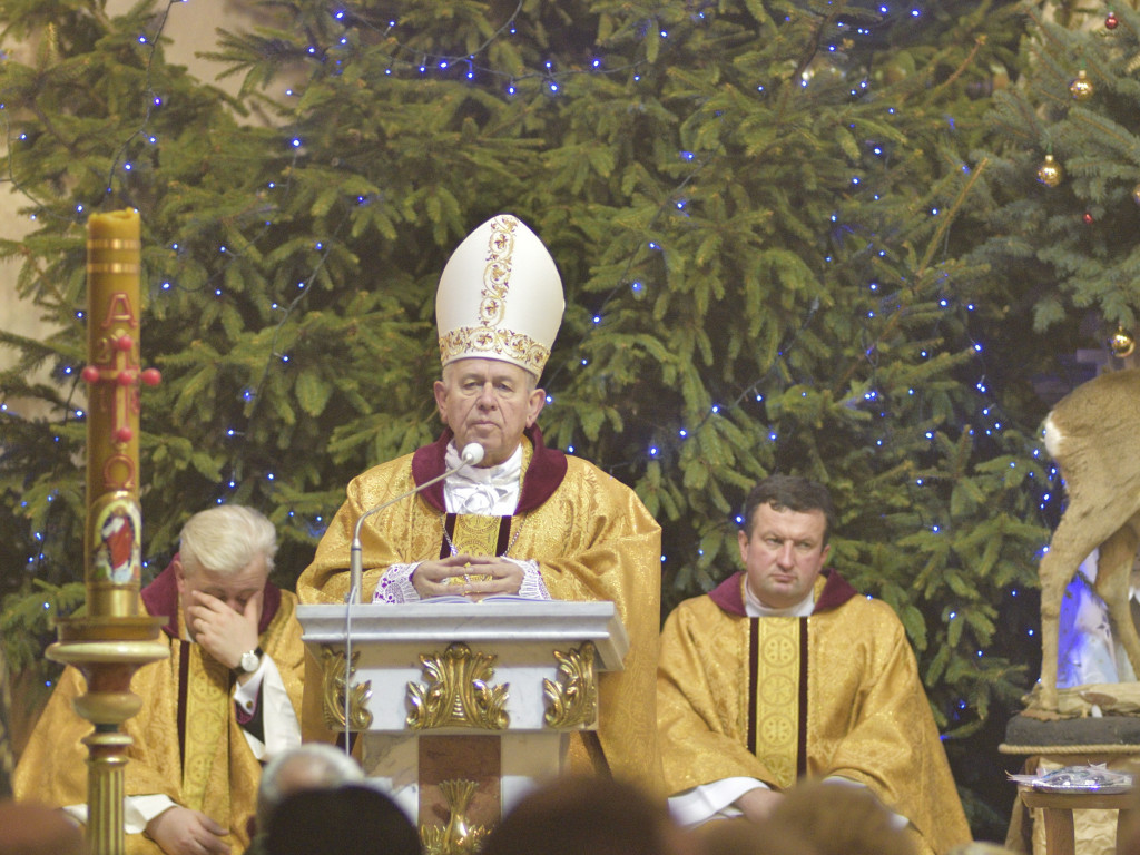 Ulicami Ostrzeszowa przeszedł Orszak Trzech Króli (fotoreportaż Grzegorza Kosmali)