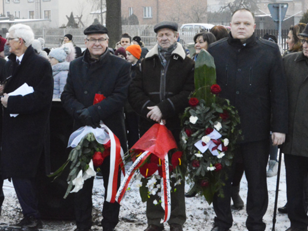 DORUCHÓW: Odsłonięcie pomnika upamiętniającego powstańców wielkopolskich (FILM)