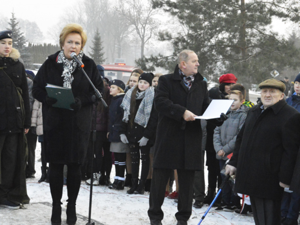 DORUCHÓW: Odsłonięcie pomnika upamiętniającego powstańców wielkopolskich (FILM)