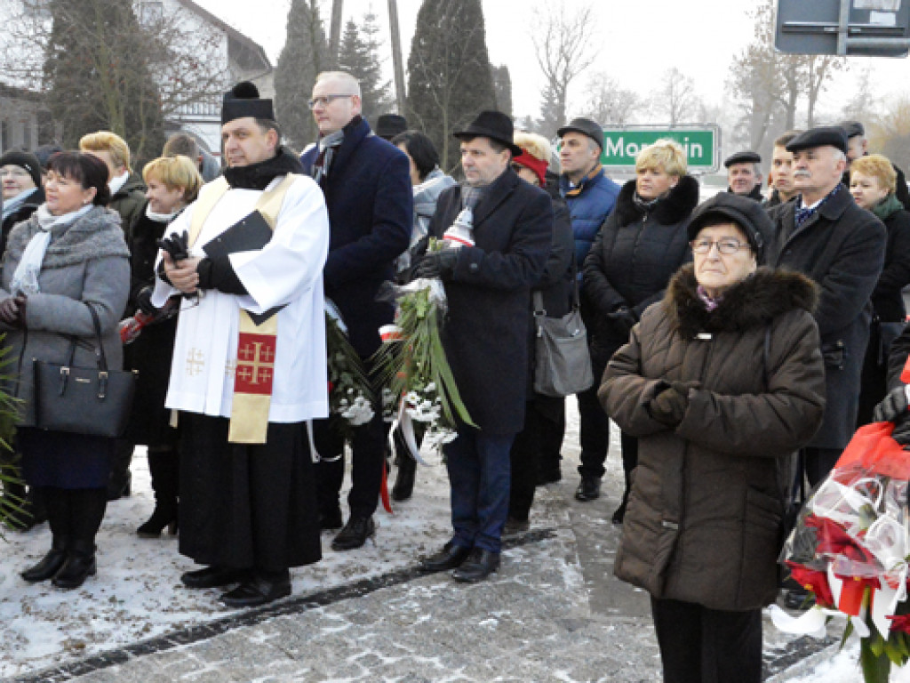 DORUCHÓW: Odsłonięcie pomnika upamiętniającego powstańców wielkopolskich (FILM)