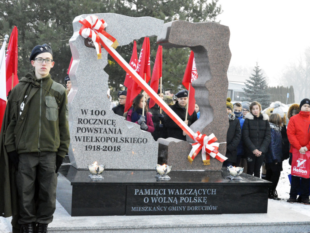 DORUCHÓW: Odsłonięcie pomnika upamiętniającego powstańców wielkopolskich (FILM)