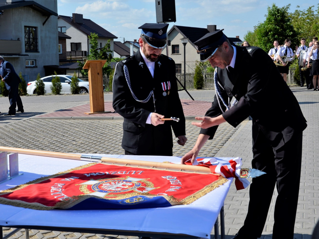 CZAJKÓW: Nowy sztandar na 100-lecie jednostki (ZDJĘCIA)