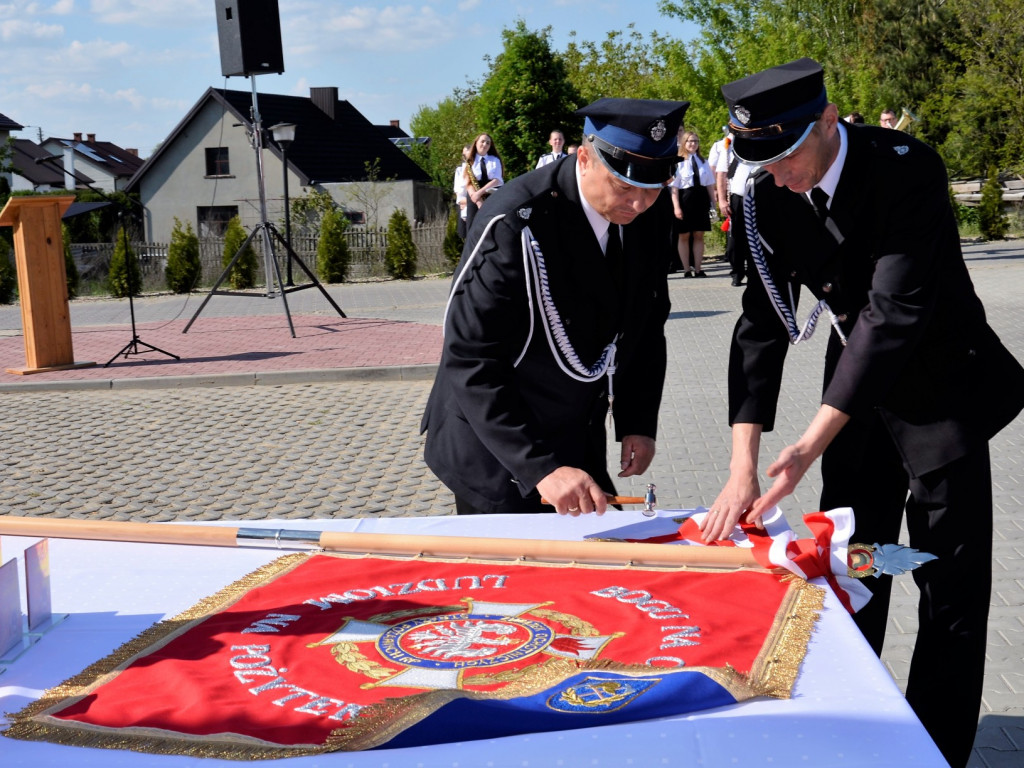 CZAJKÓW: Nowy sztandar na 100-lecie jednostki (ZDJĘCIA)