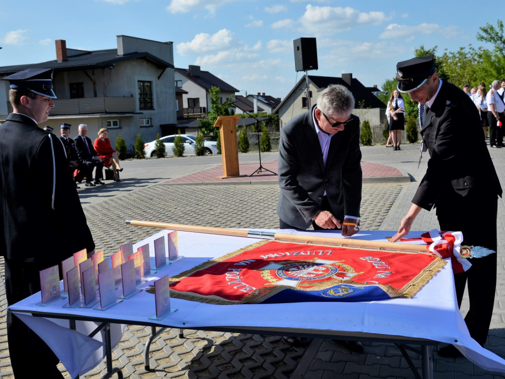 CZAJKÓW: Nowy sztandar na 100-lecie jednostki (ZDJĘCIA)