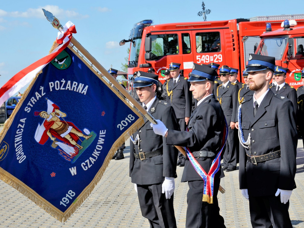 CZAJKÓW: Nowy sztandar na 100-lecie jednostki (ZDJĘCIA)