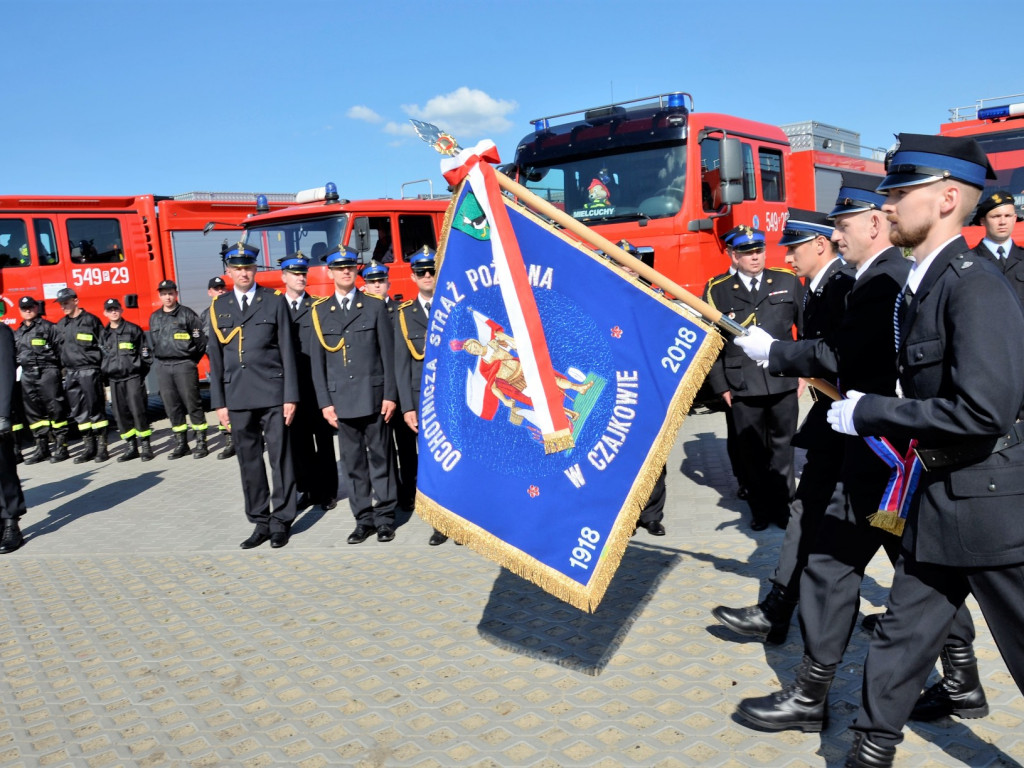CZAJKÓW: Nowy sztandar na 100-lecie jednostki (ZDJĘCIA)