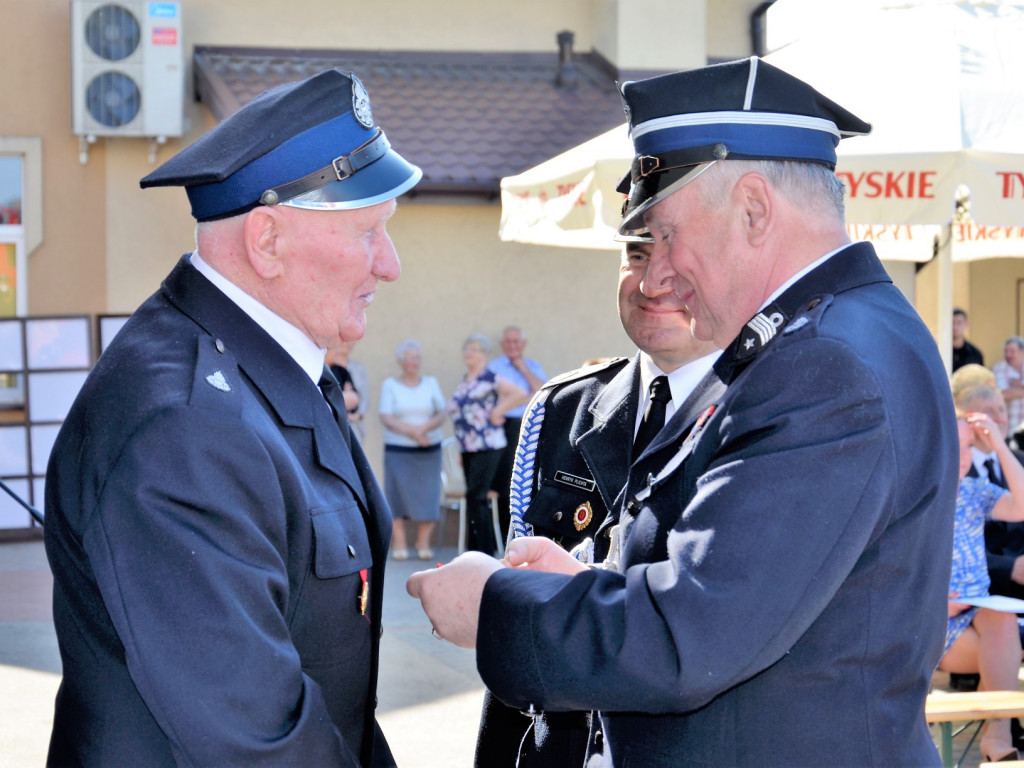 CZAJKÓW: Nowy sztandar na 100-lecie jednostki (ZDJĘCIA)