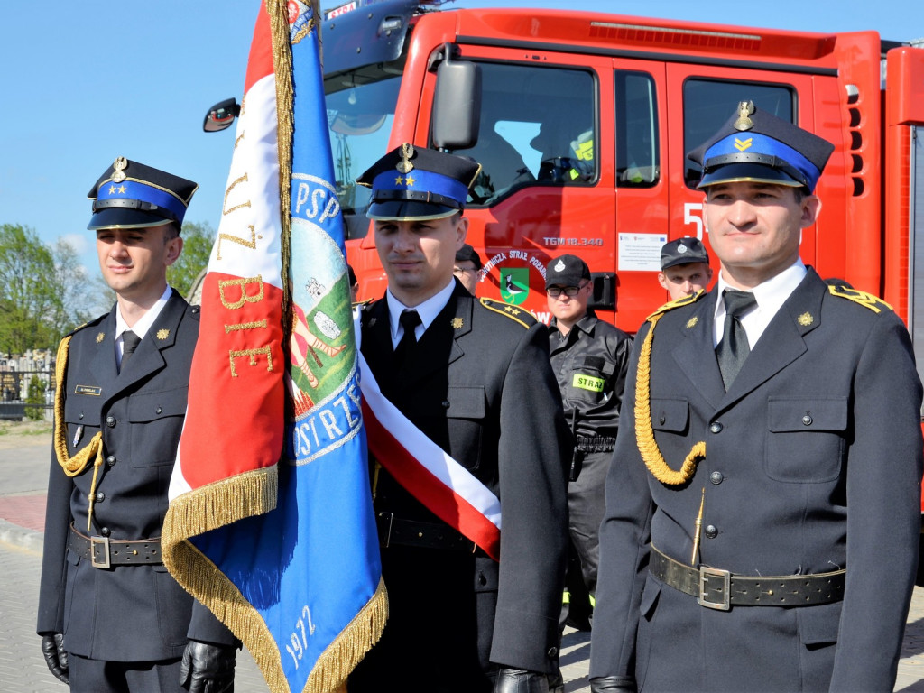 CZAJKÓW: Nowy sztandar na 100-lecie jednostki (ZDJĘCIA)