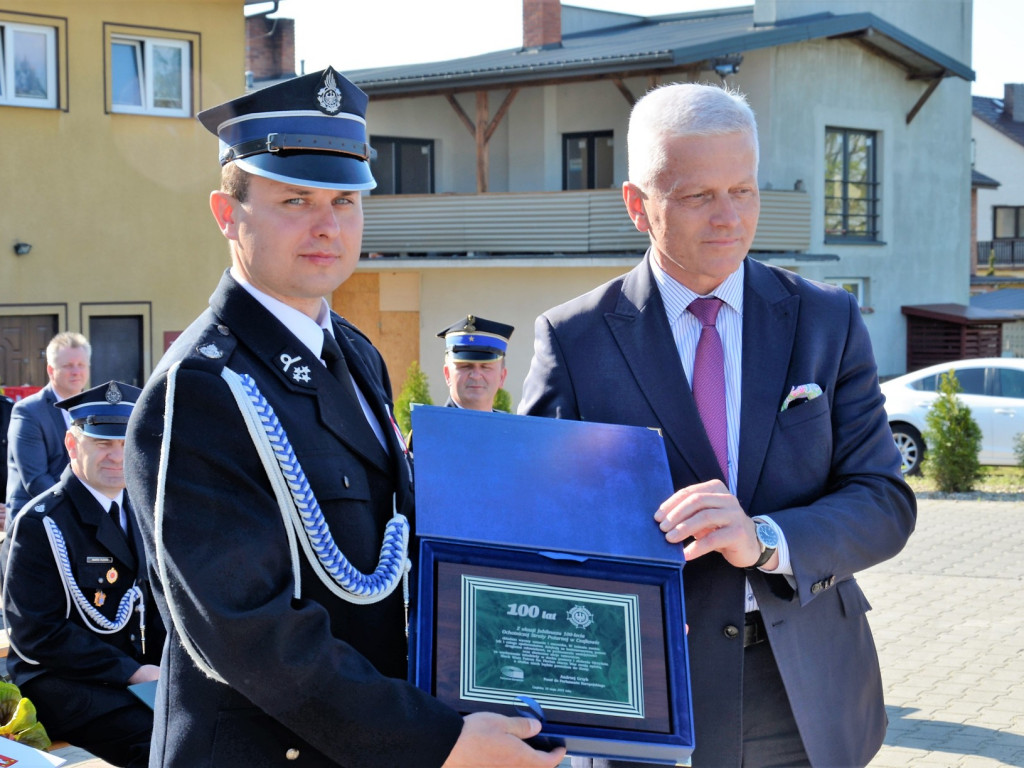 CZAJKÓW: Nowy sztandar na 100-lecie jednostki (ZDJĘCIA)