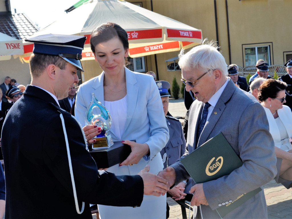 CZAJKÓW: Nowy sztandar na 100-lecie jednostki (ZDJĘCIA)