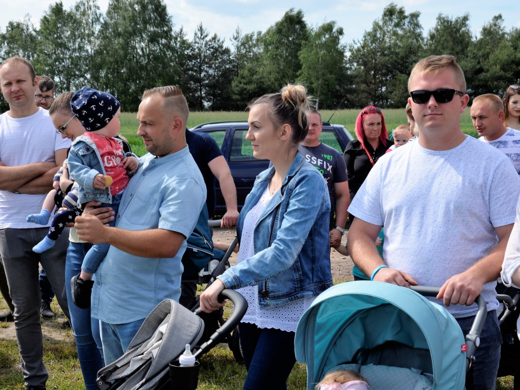 KRASZEWICE: Rodzice najmłodszych mieszkańców gminy posadzili klony