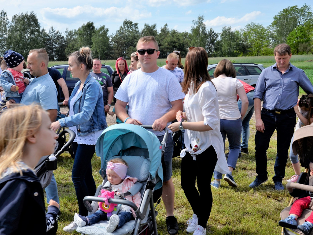 KRASZEWICE: Rodzice najmłodszych mieszkańców gminy posadzili klony