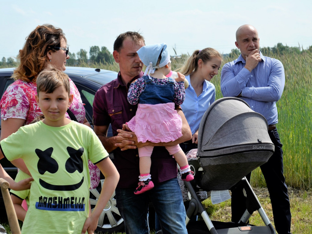KRASZEWICE: Rodzice najmłodszych mieszkańców gminy posadzili klony