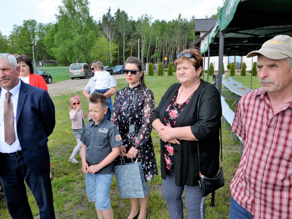 KRASZEWICE: Rodzice najmłodszych mieszkańców gminy posadzili klony