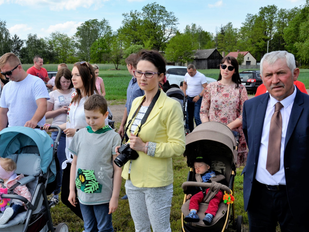 KRASZEWICE: Rodzice najmłodszych mieszkańców gminy posadzili klony