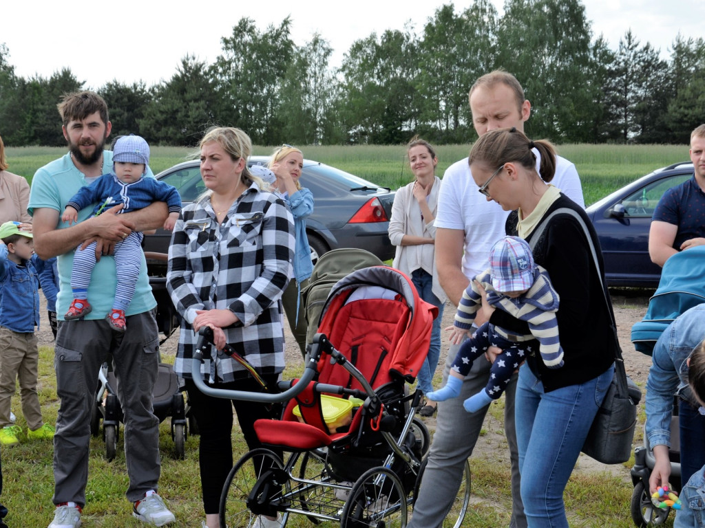 KRASZEWICE: Rodzice najmłodszych mieszkańców gminy posadzili klony