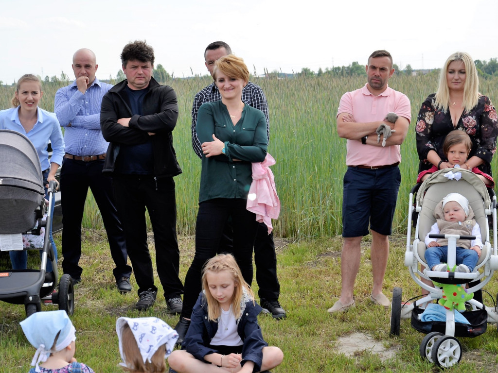 KRASZEWICE: Rodzice najmłodszych mieszkańców gminy posadzili klony