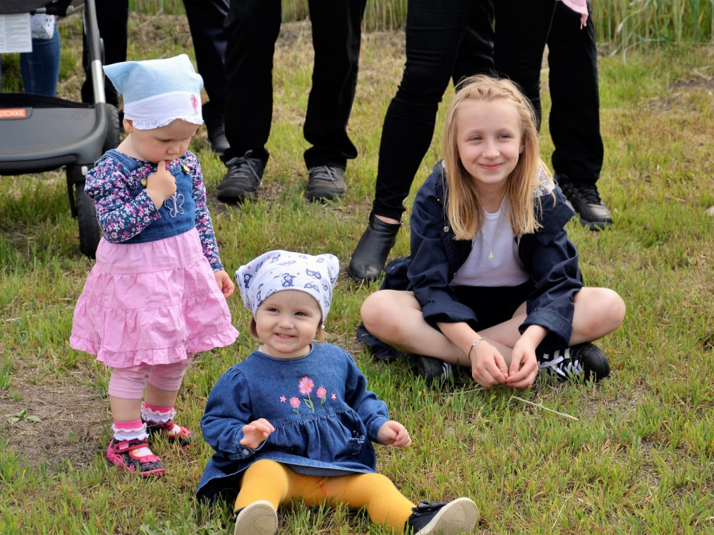 KRASZEWICE: Rodzice najmłodszych mieszkańców gminy posadzili klony