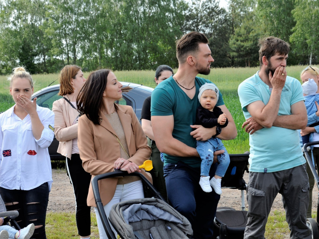 KRASZEWICE: Rodzice najmłodszych mieszkańców gminy posadzili klony