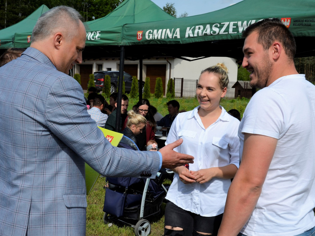 KRASZEWICE: Rodzice najmłodszych mieszkańców gminy posadzili klony