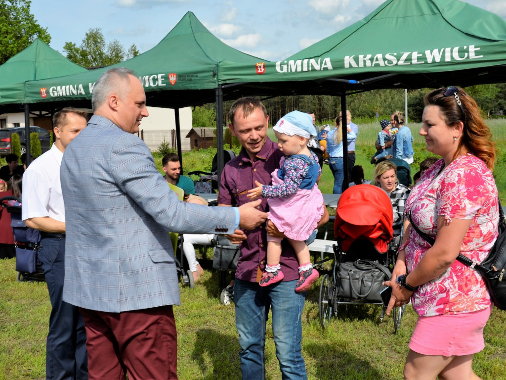 Będą się rozwijać i rosnąć razem z ich pociechami