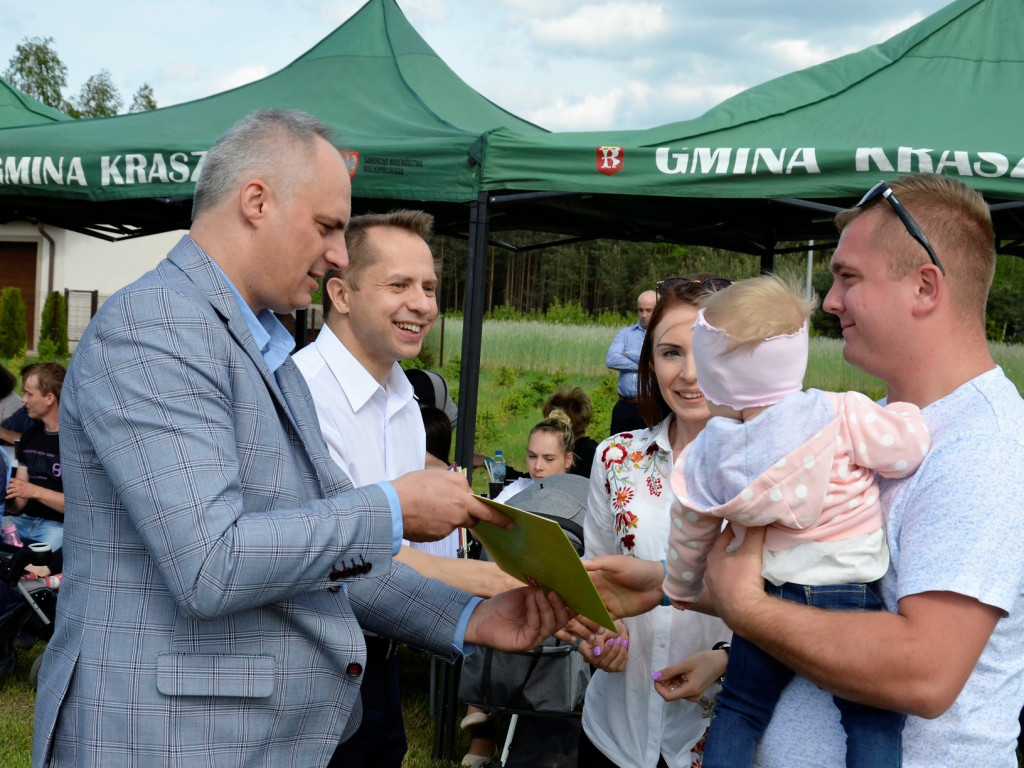 Będą się rozwijać i rosnąć razem z ich pociechami