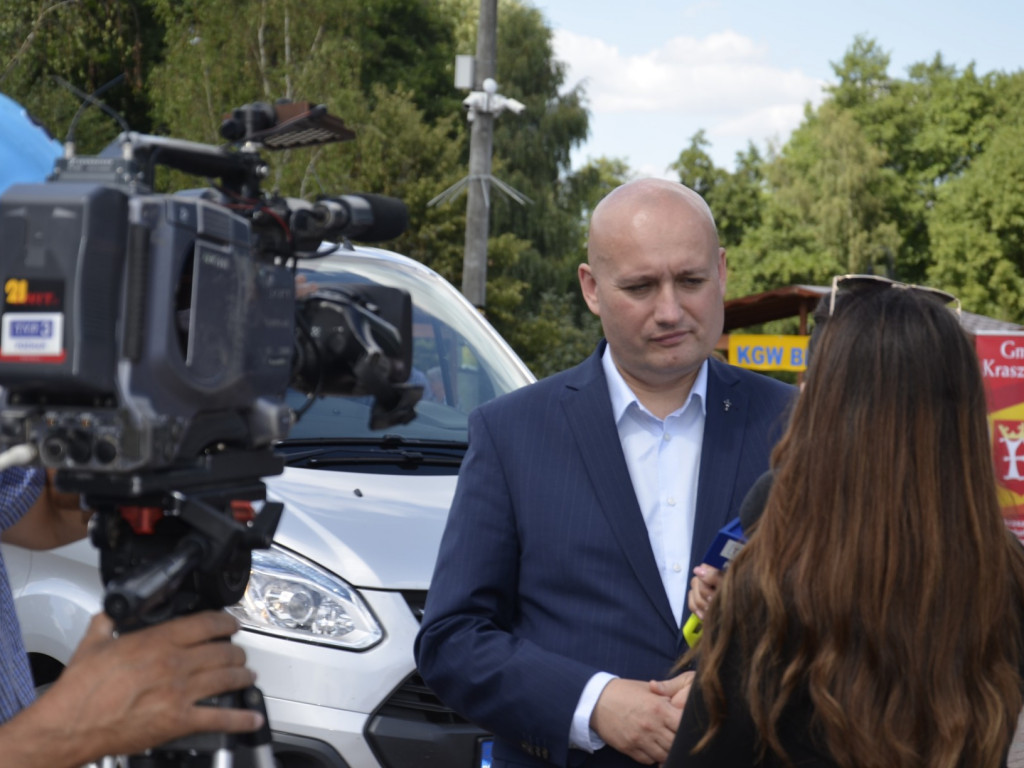 Państwo musi być z obywatelami - mówił w Ostrzeszowie premier Mateusz Morawiecki