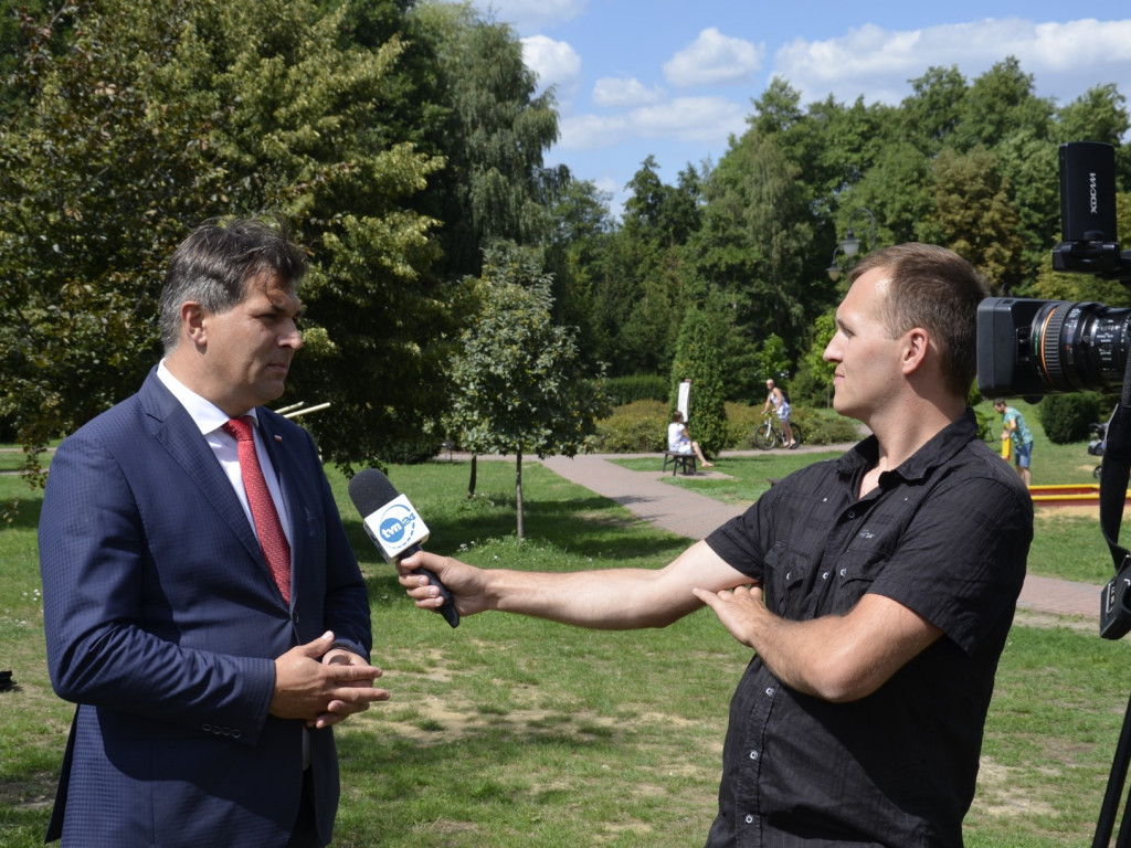 Państwo musi być z obywatelami - mówił w Ostrzeszowie premier Mateusz Morawiecki
