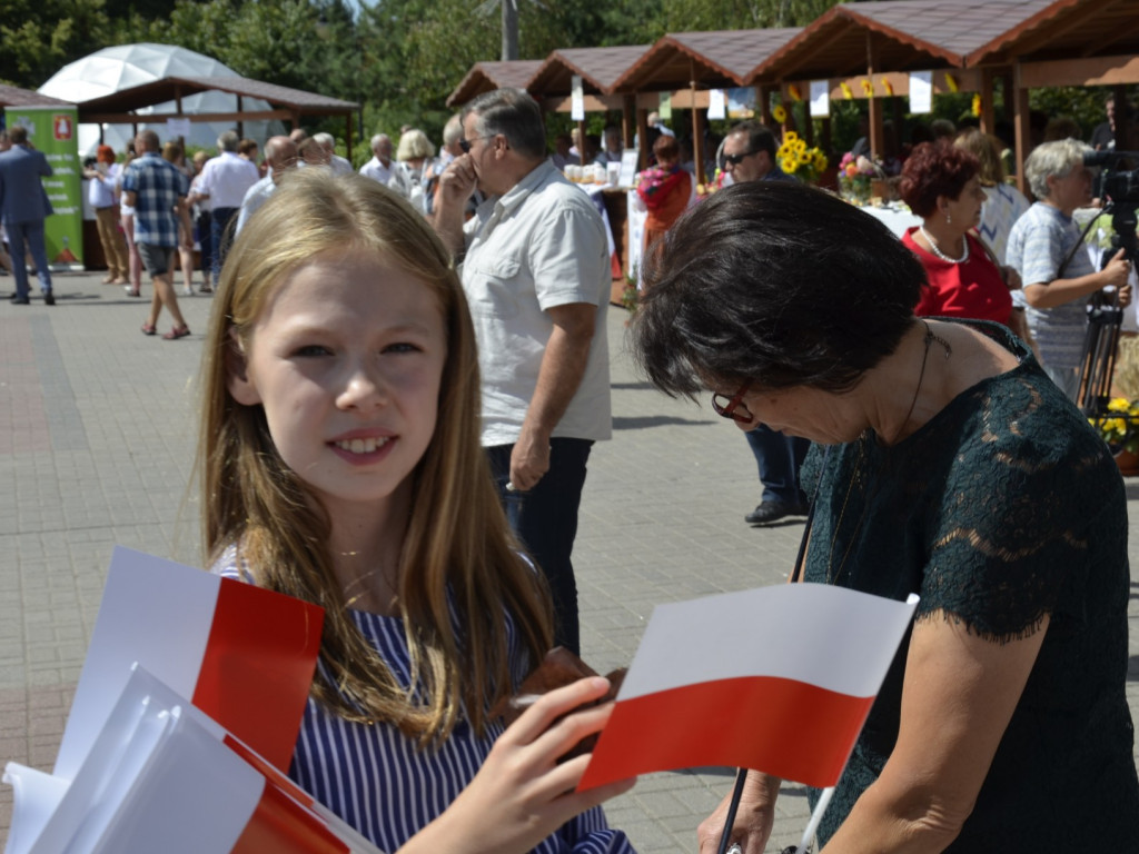 Państwo musi być z obywatelami - mówił w Ostrzeszowie premier Mateusz Morawiecki