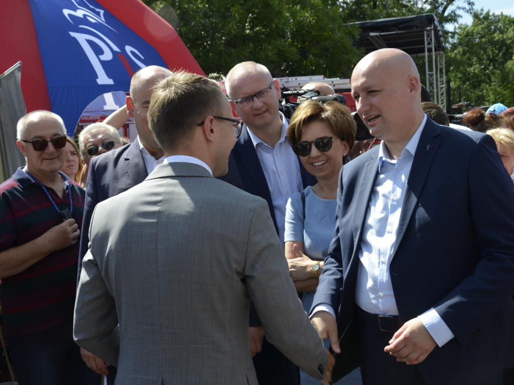 Państwo musi być z obywatelami - mówił w Ostrzeszowie premier Mateusz Morawiecki