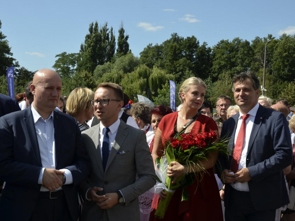 Państwo musi być z obywatelami - mówił w Ostrzeszowie premier Mateusz Morawiecki