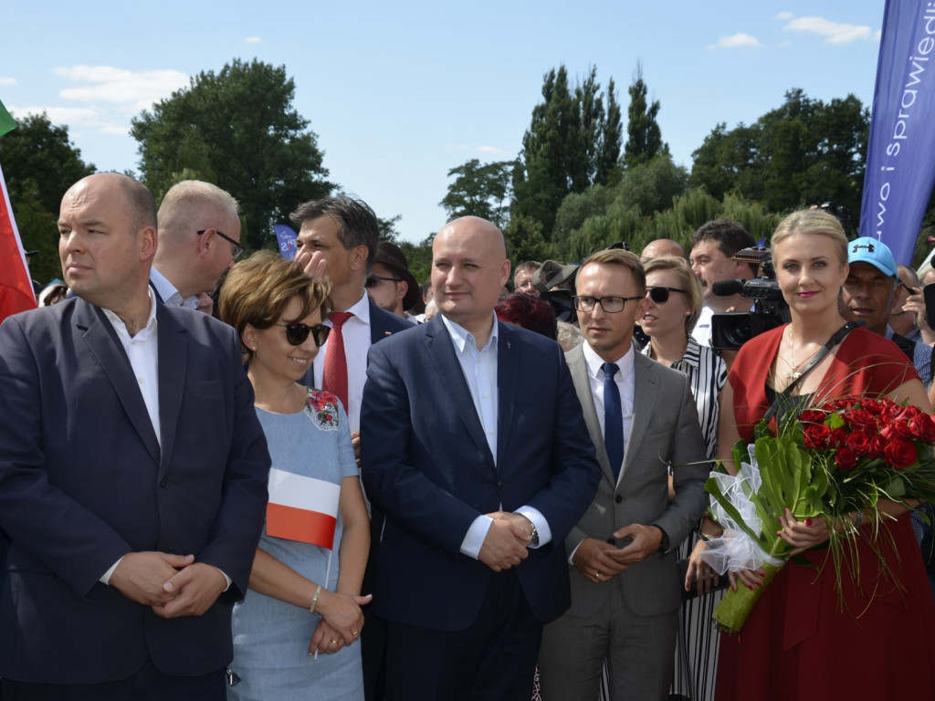 Państwo musi być z obywatelami - mówił w Ostrzeszowie premier Mateusz Morawiecki