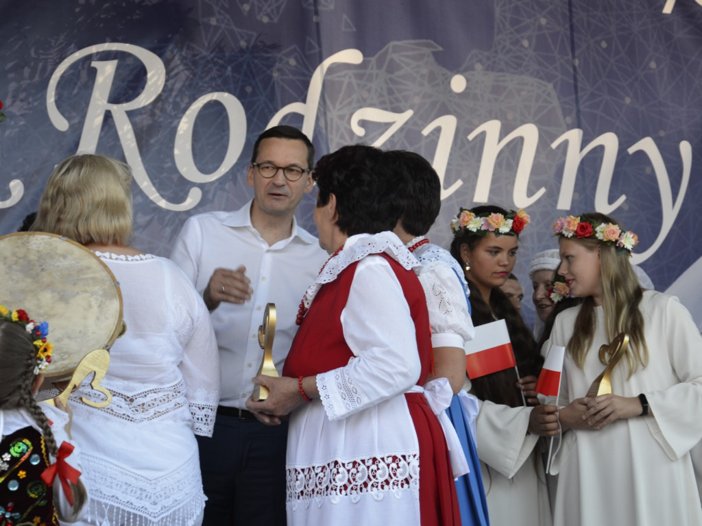 Państwo musi być z obywatelami - mówił w Ostrzeszowie premier Mateusz Morawiecki